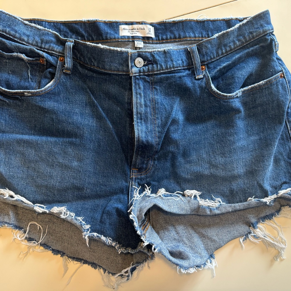 Abercrombie size 34 curve love high rise mom shorts.